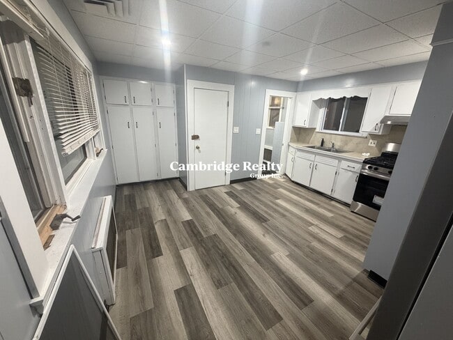 Building Photo - 63 Whitman St