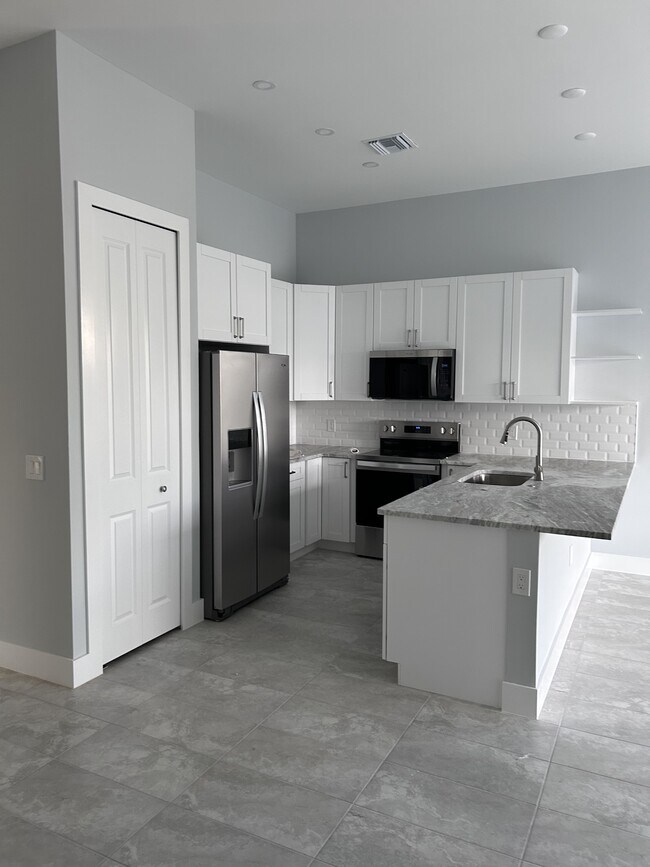 Foto del edificio - 5274 Coronado Pkwy