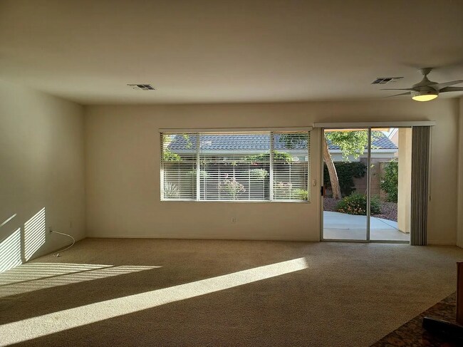 Foto del edificio - 78791 Stansbury Ct