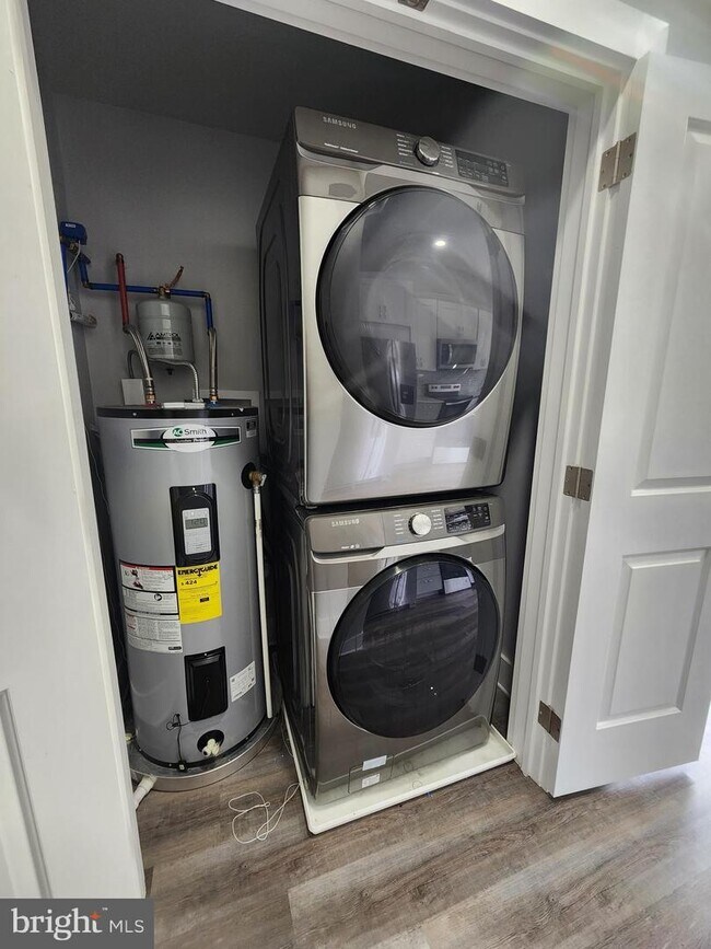 Building Photo - 200 E High St