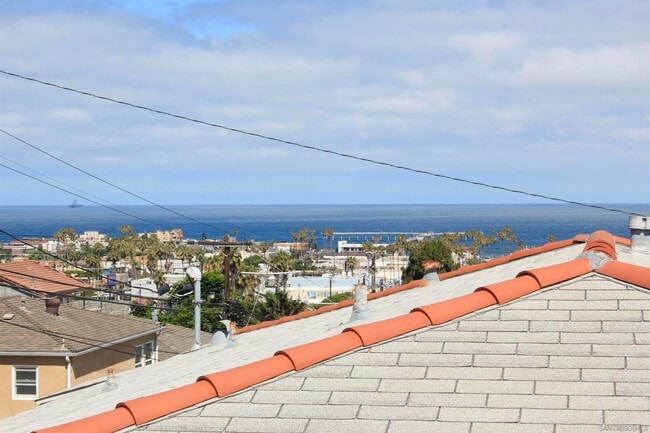 Building Photo - 4551 Santa Monica Ave