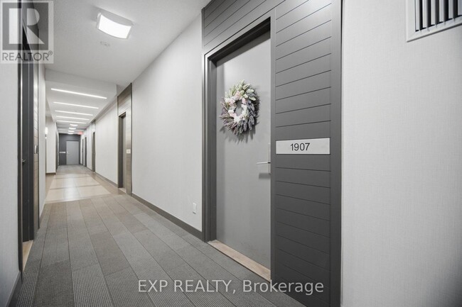 Building Photo - 126 Simcoe St