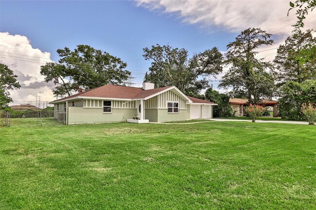 Building Photo - 4902 Goose Creek Dr