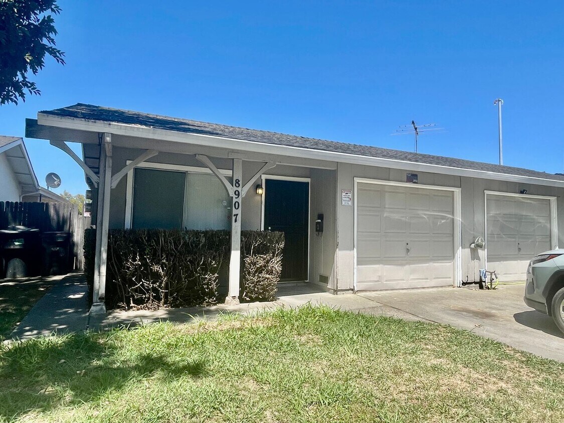 Primary Photo - MONTOYA8907-8909
