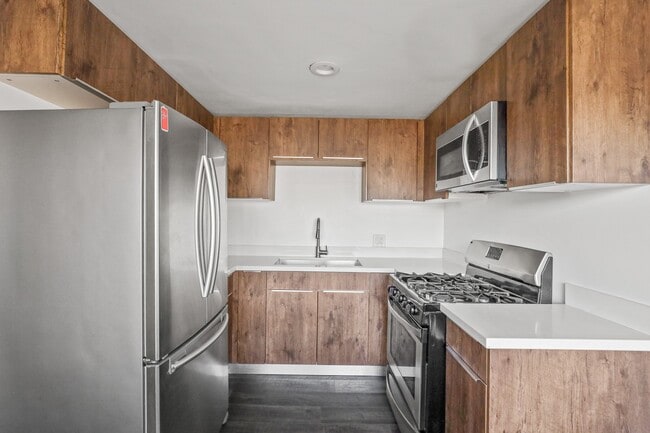 Photo - 215 N Fickett St Apartment