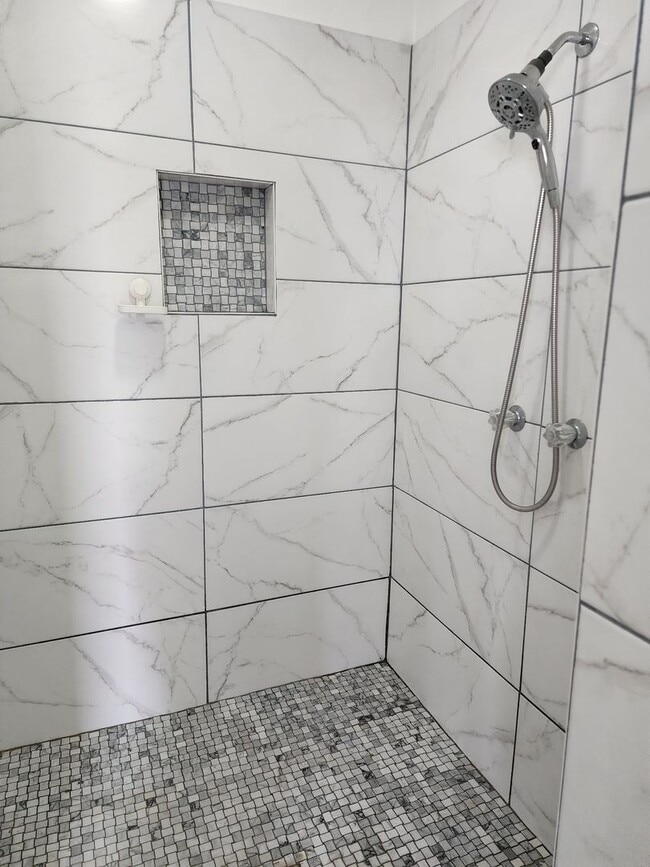 Building Photo - Fully Furnished Studio Available in Downey