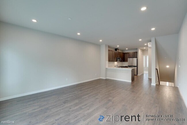 Building Photo - 3 br, 3 bath Townhome - 9632 19th Ave SE u...
