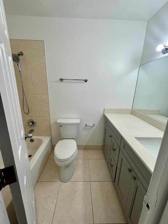 Building Photo - 4105 Woodside Dr