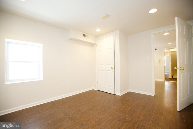 Building Photo - 33 S 19th St