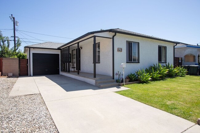 Foto del edificio - Lakewood Home, 2 Bedroom, 1 Bath with GREAT Backyard Space!