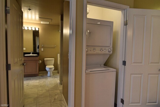 Foto del edificio - 2 br, 1 bath Condo - 1950 Logan Street 703