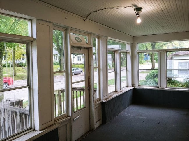 Building Photo - 1030 N 5th St