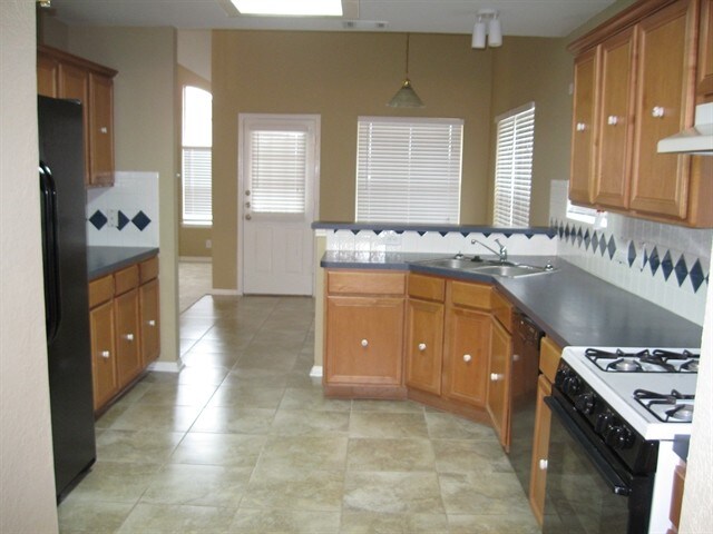 Building Photo - 5123 Chase Park Gate St