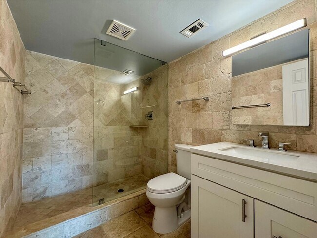 Foto del edificio - 124 NE 19th Ct