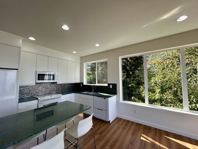 Building Photo - 8761 Semiahmoo Dr