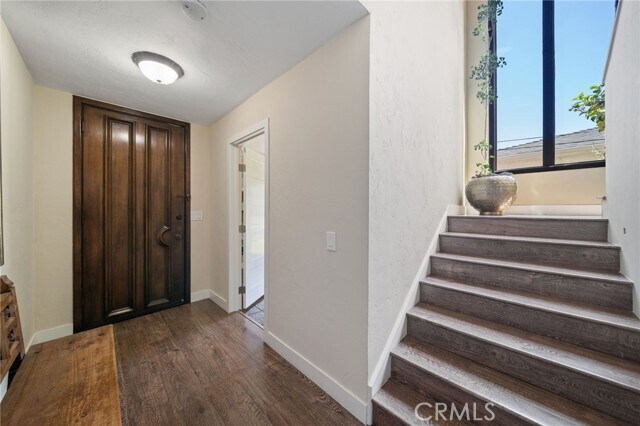 Foto del edificio - 215 Monterey Dr