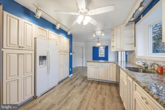 Building Photo - 103 Valley Rd