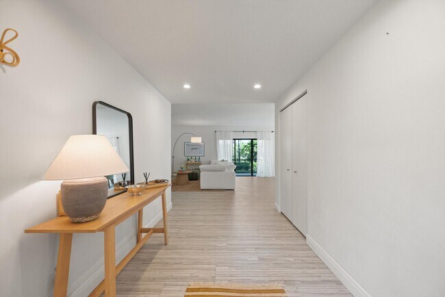 Foto del edificio - 11355 Pond View Dr