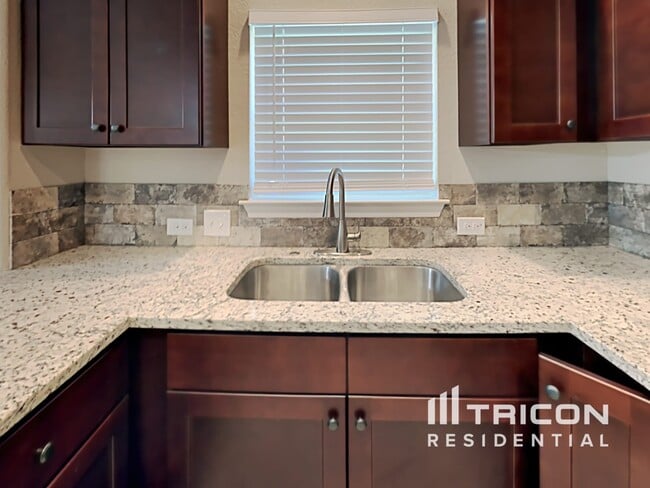 Building Photo - 4007 Anton Dr