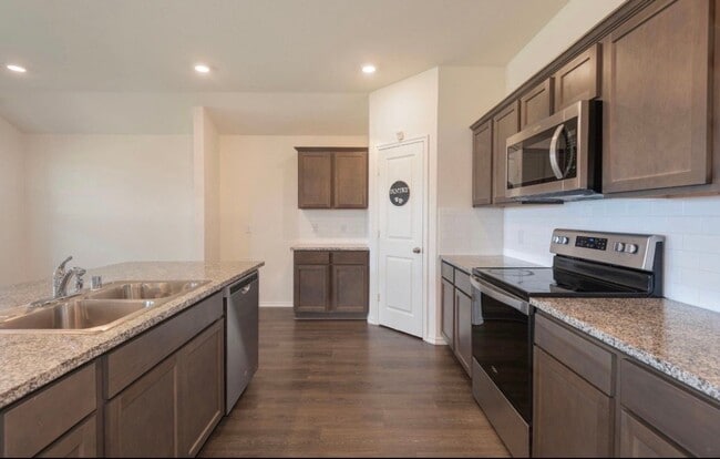 Foto del edificio - 511 Windrow Dr