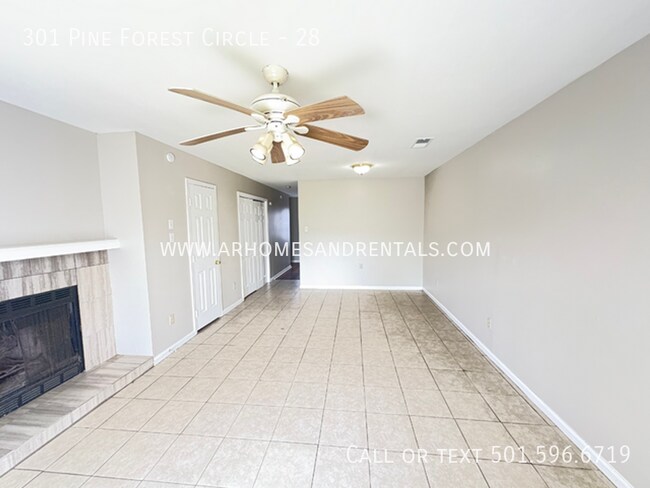 Foto del edificio - 301 Pine Forest Cir
