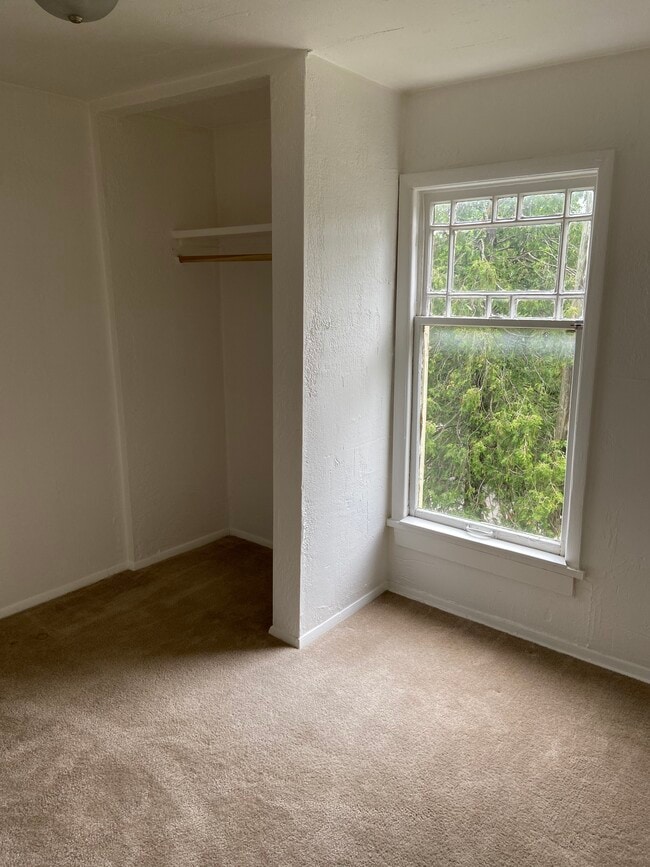 Building Photo - 1247 Quarry Ave NW