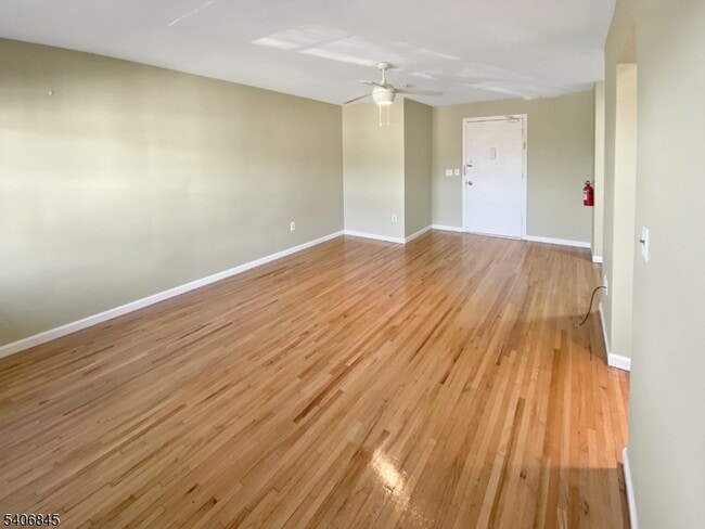 Foto del edificio - 605 Grove St