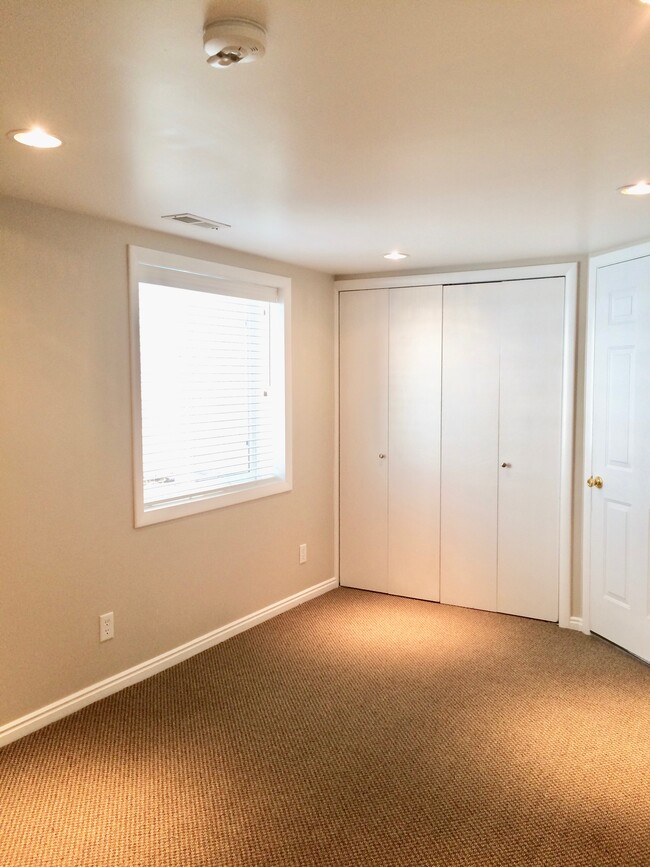 Foto del edificio - 1688 Blaine Ave