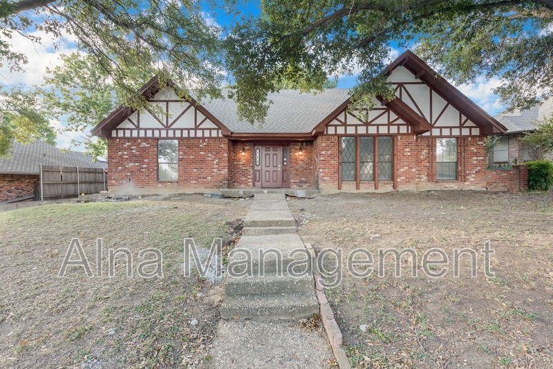 Photo - 1005 Canadian Cir