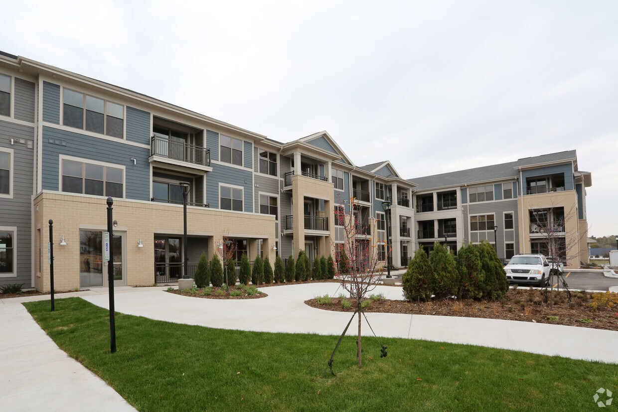 The Residences Howard Commons /Howard Lofts Apartments 2800 Howard