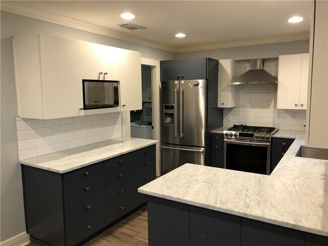 Building Photo - 12014 Trianon Ln