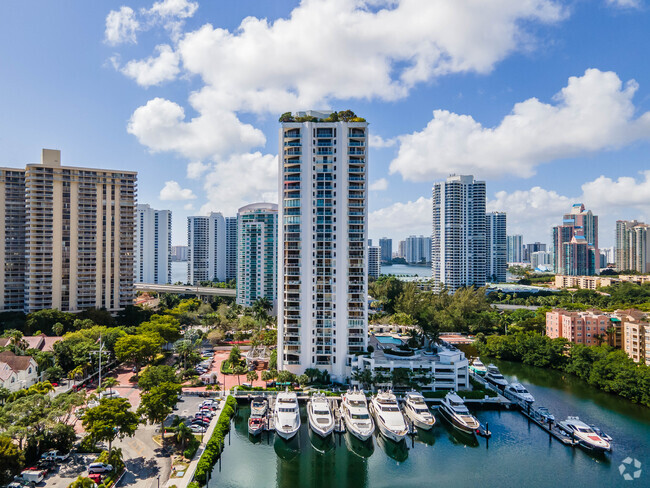 Building Photo - Marina Tower