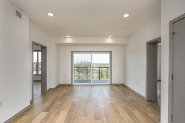 Foto del edificio - 2 Bed, 2 Bath Condo with Lots of Amenities