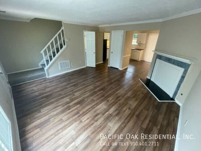 Foto del edificio - BELOW MARKET RENT!