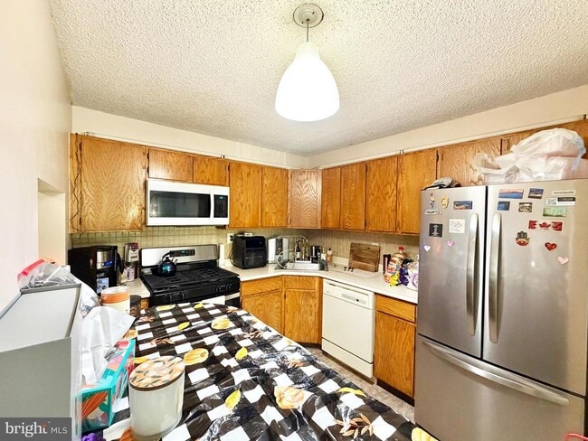 Building Photo - 82 Versailles Ct