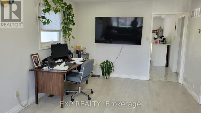 Building Photo - 22 Engel Crescent