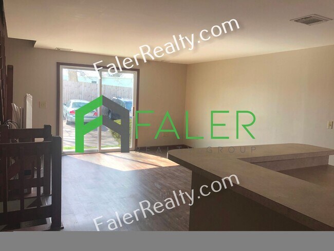 Foto del edificio - Spacious 2 Bed, 1.5 Bath Townhome