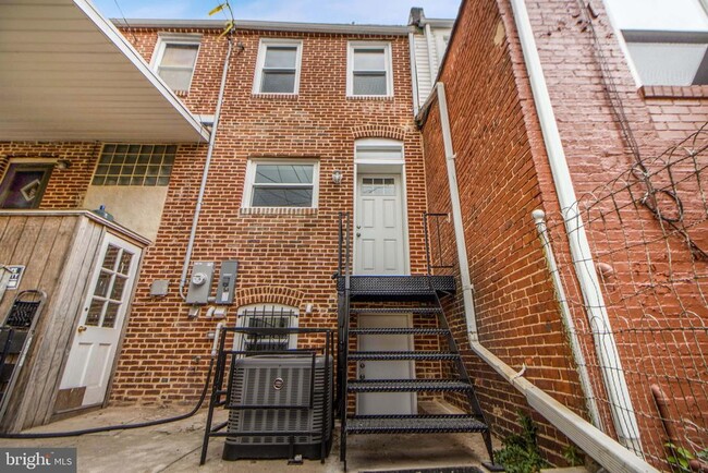 Building Photo - 333 S Conkling St