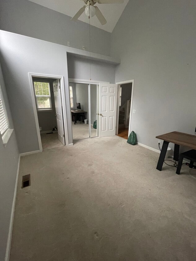 Building Photo - 2078 Red Oak Cir