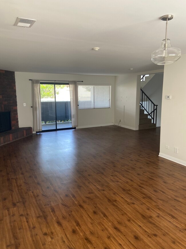 Foto del edificio - 2117 Carnegie Ln