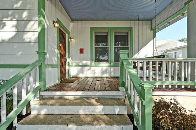 Building Photo - 5112 Caswell Ave