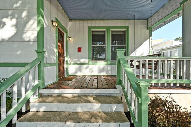 Foto del edificio - 5112 Caswell Ave