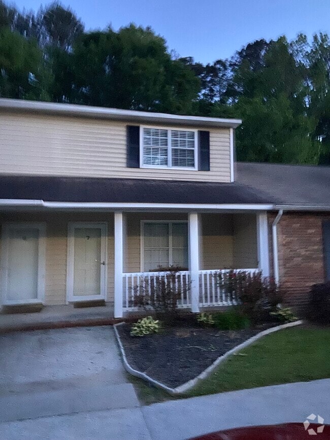 Building Photo - 1425 Mineral Springs Rd