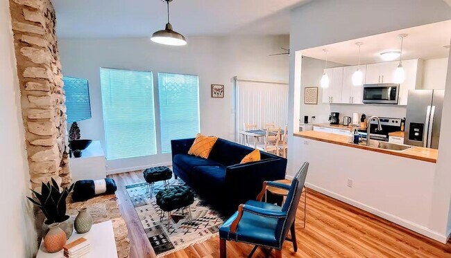 Foto del edificio - 12820 Copper Cliff Ave