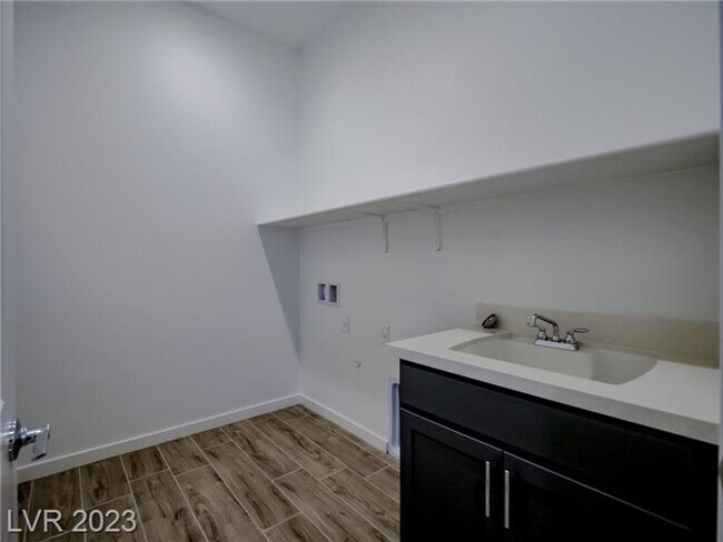 Building Photo - BEAUTIFUL 4BEDROOM HOME IN CADENCE