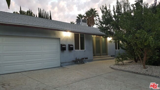 Foto del edificio - 15746 Magnolia Blvd