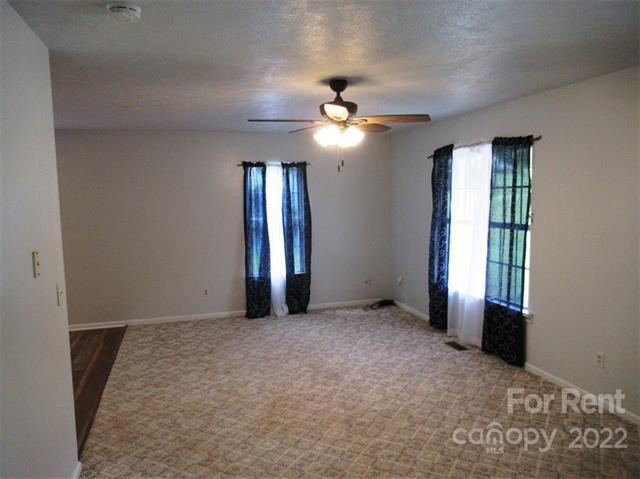 Building Photo - 411 Forest Dr