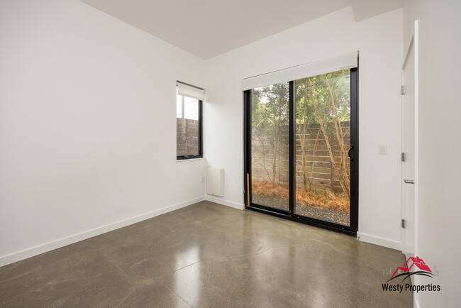 Building Photo - 4526 NE 42nd Ave