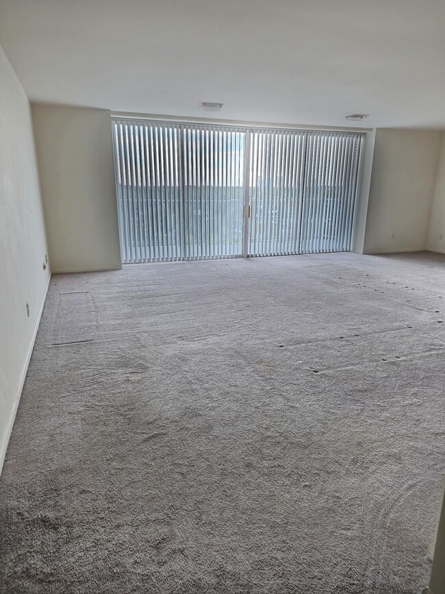 Foto del edificio - 15801 Providence Dr