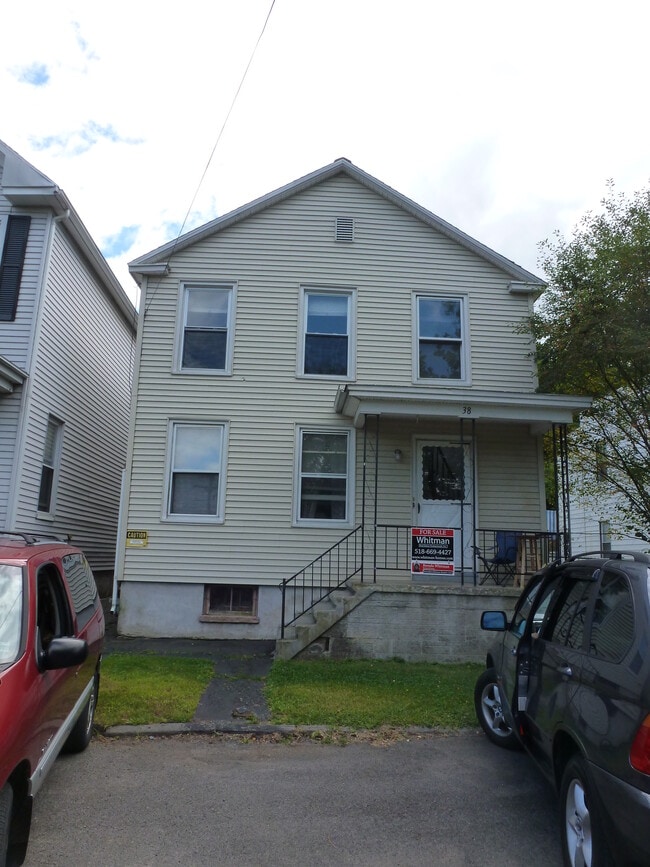 Building Photo - 38 Erie St